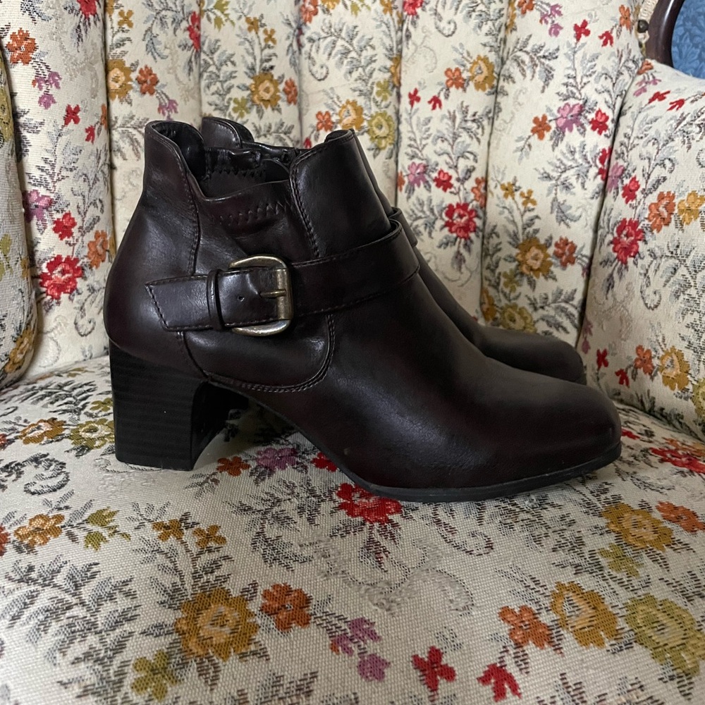 G.H.Bass Women’s Heeled Ankle Boot with Buckle Size 7.5 Brown Fall Casual Office